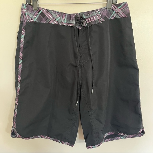 Men’s Reef Stryker Black With Purple Plaid Swim Trunks Board Shorts Size 33 - Picture 1 of 14